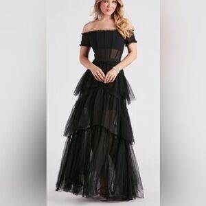 NWT Betsy & Adam Tulle Tiered Corset Off Shoulder Gown in Black - Size 4